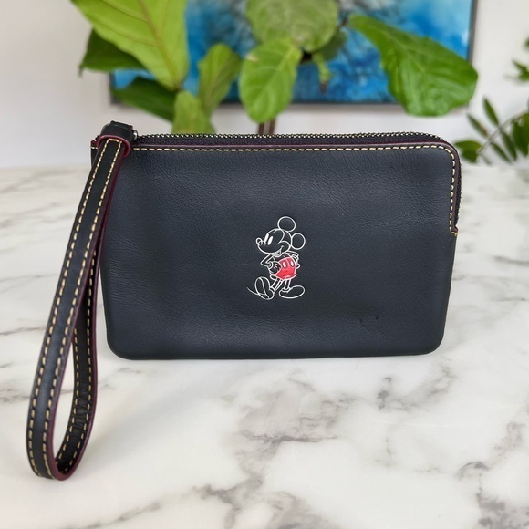 COACH CORNER ZIP WRISTLET IN GLOVE CALF LEATHER WITH MICKEY MOUSE Black F59528 - Picture 1 of 8